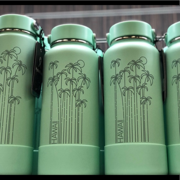 Exclusive Hawaii hydro flasks. - Picture 5 of 8